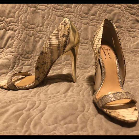 Badgley Mischka Snake/Gold Heels - Picture 2 of 8